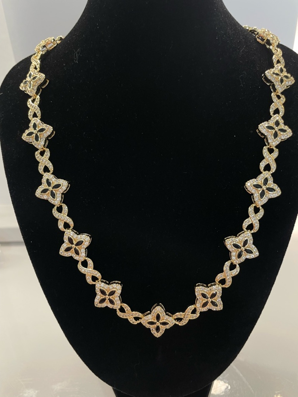 18k Gold Clover infinity necklace with black onyx gemstone
